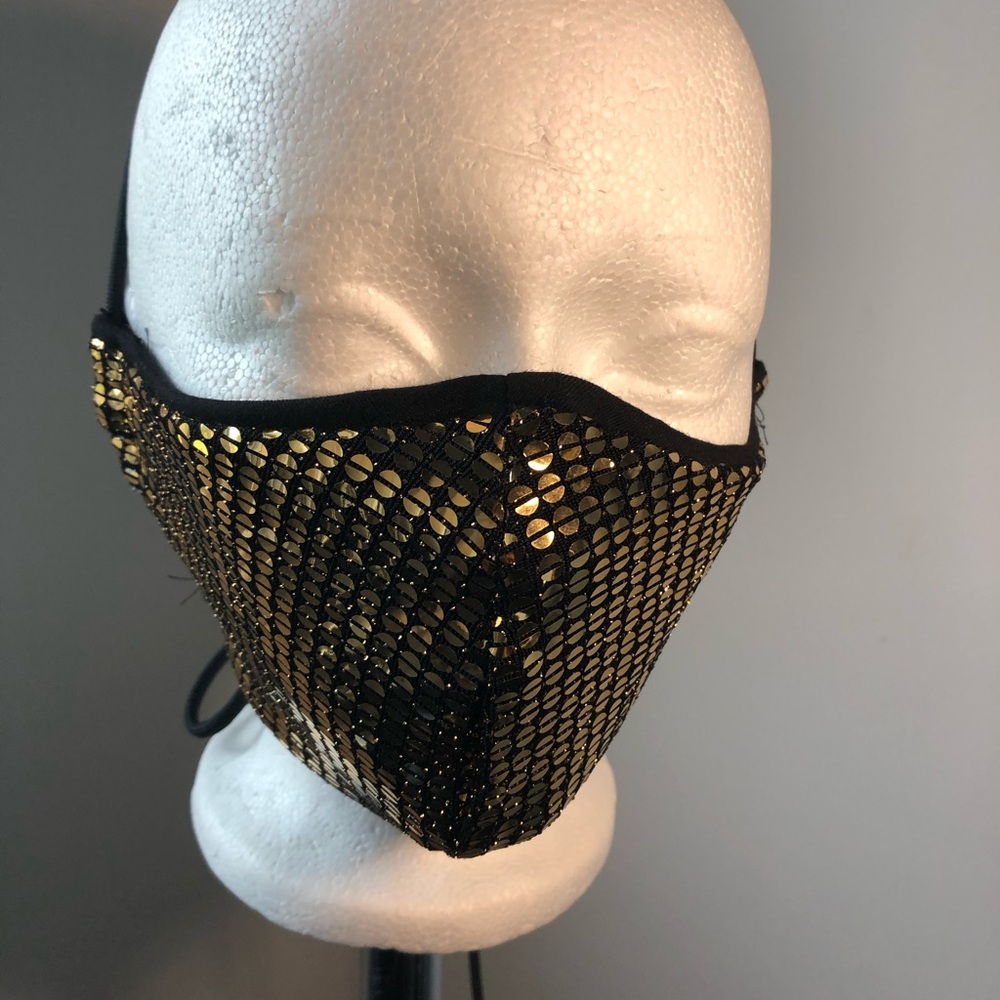 Dazzling mask. NWOT.